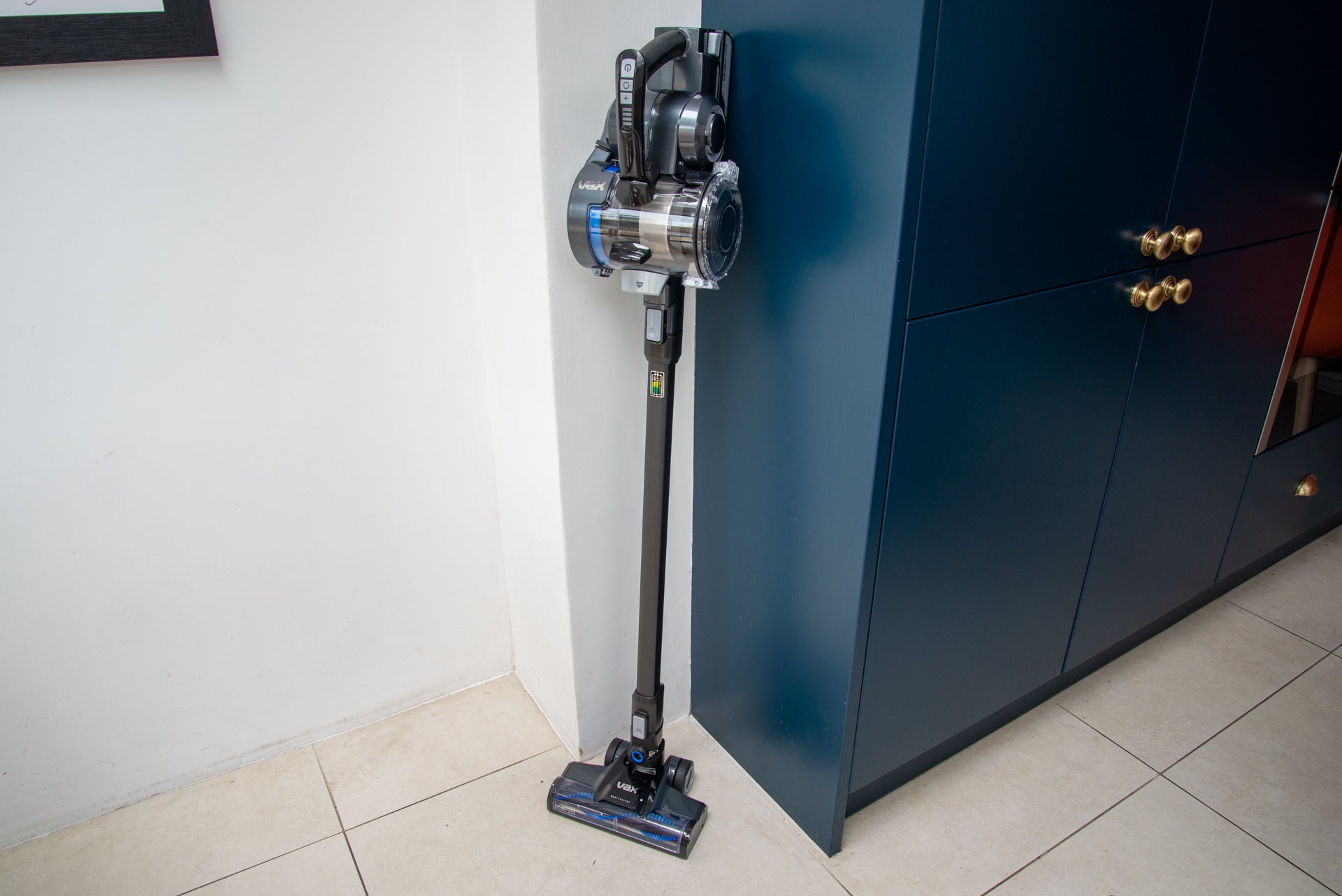 The best budget stick cordless vacuum cleaner is the Vax ONEPWR Blade 4
