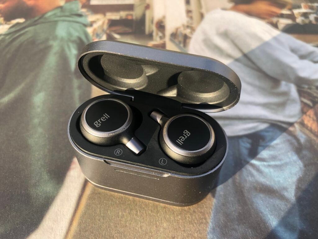 Grell TWS1 earphones in charging case