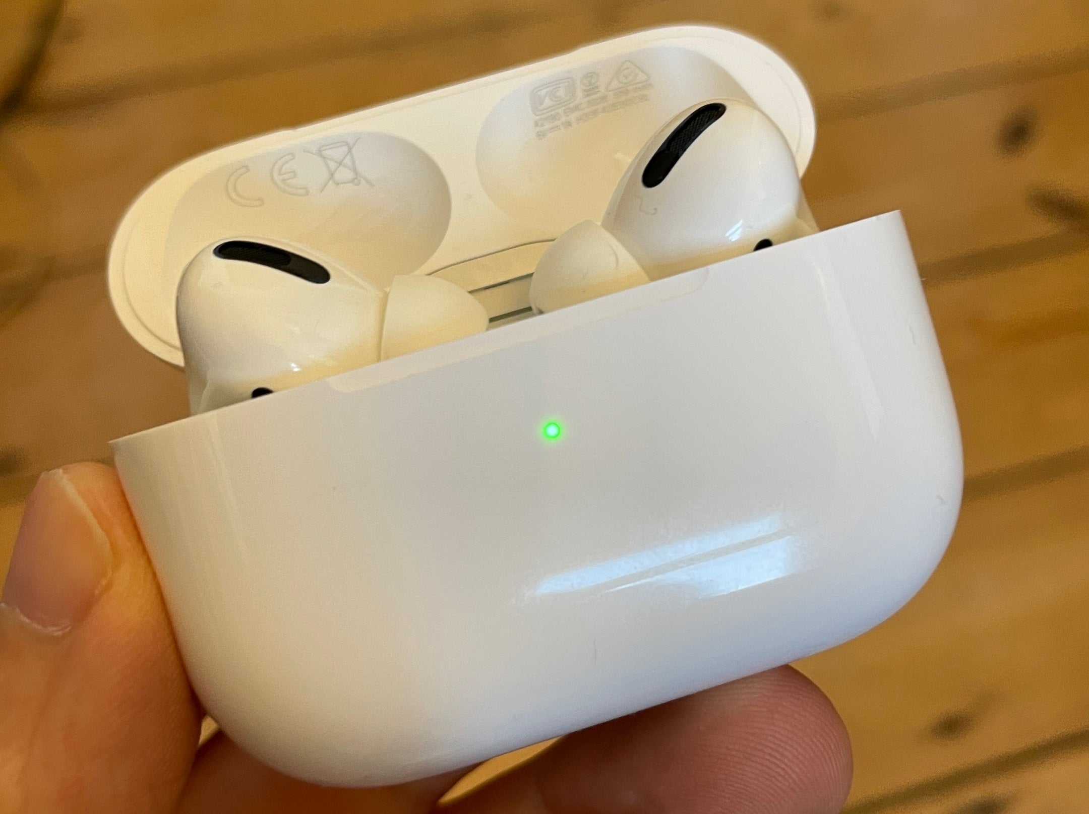 How to check the battery on Apple AirPods Step 4
