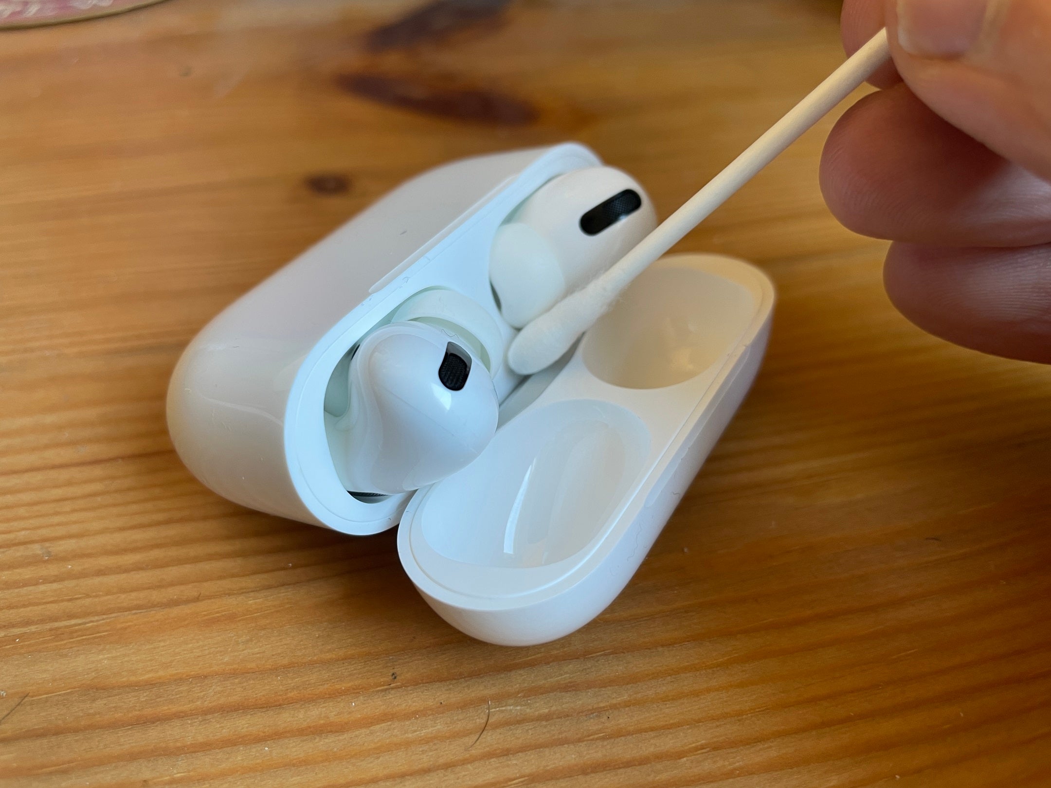 How to clean AirPods Step-4