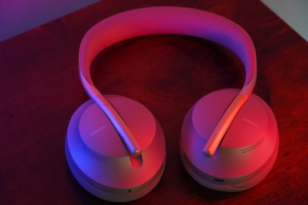 Bose Noise Cancelling 700 red blue